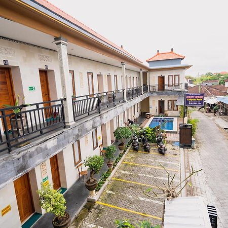 Guesthouse Cempaka Putih Seminyak  Exterior photo